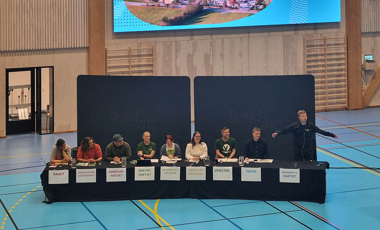 Frå valdebatten i Førde arena, ved Førde vidaregåande skule.